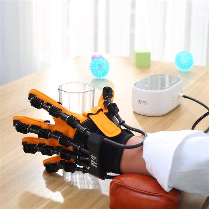 Robot do rehabilitacji dłoni wczesnej neurorehabilitacji
