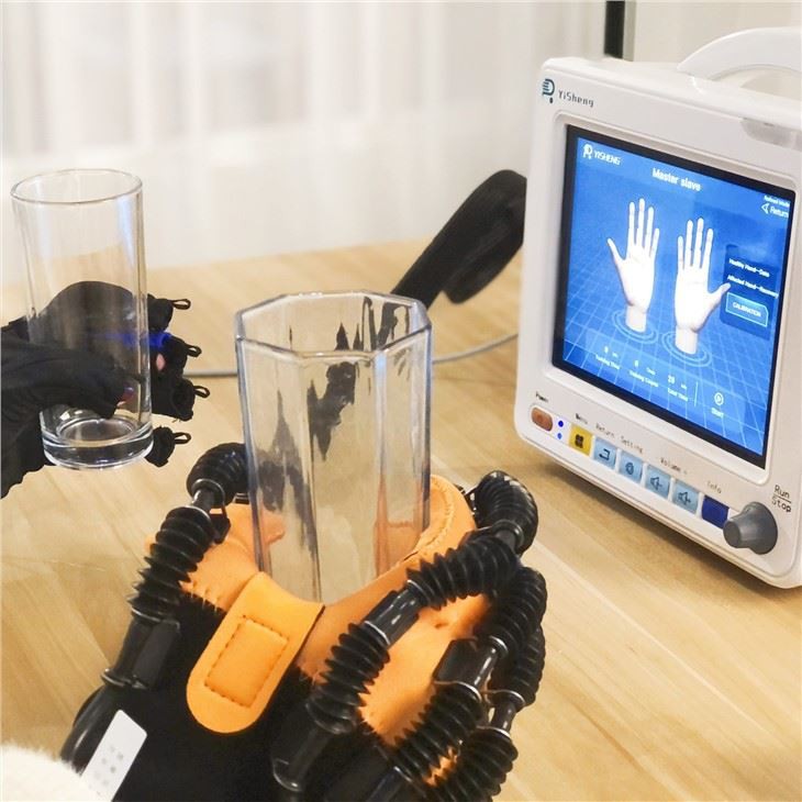 Miękkie rękawice robotyczne do wczesnej rehabilitacji neurologicznej