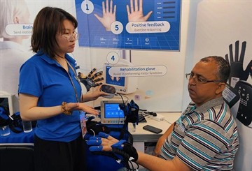 Roboty do rehabilitacji dłoni Syrebo® błyszczą na 133. Targach Kantońskich
