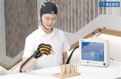 Jak działa robot do rehabilitacji dłoni-interfejs komputerowo-mózgowy?